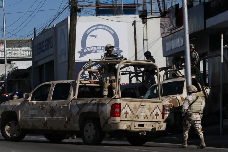 En su interior fueron localizadas cinco toneladas de marihuana que iban a ser ingresadas a Estados Unidos por la organización delictiva. (NOTIMEX)