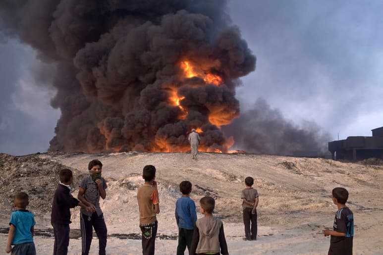 Los combates en Mosul prosiguieron este domingo por séptima jornada consecutiva, con el ejército iraquí decidido a eliminar a los yihadistas de esa ciudad. (AP)