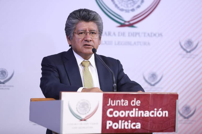 Martínez Neri refirió que su bancada se pronunció en contra de la liberalización de las gasolinas, porque la medida esconde un incremento de precios, lo que sin duda causará daño a la economía nacional y a los bolsillos de los mexicanos.