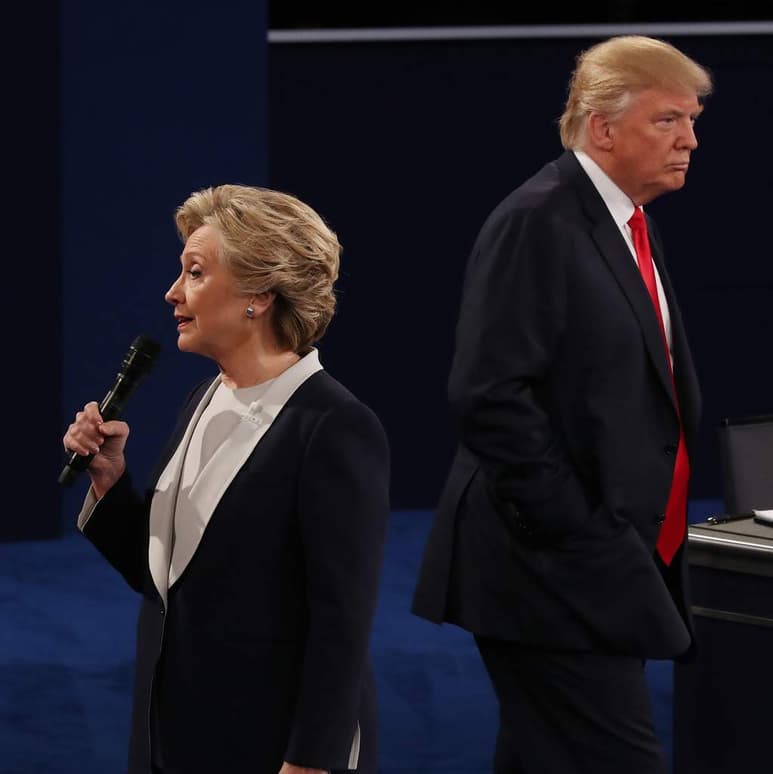 El candidato republicano Donald Trump ha exigido la deportación masiva de los inmigrantes que viven en el país sin permiso y la aplicación de reglas más estrictas para el manejo de los refugiados, mientras que la candidata demócrata Hillary Clinton quiere una reforma integral a las leyes de inmigración que incluya la posibilidad de obtener la ciudadanía.