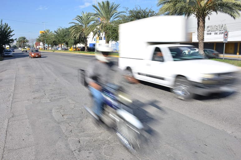 Vías como el bulevar Independencia y el Periférico también son usados como 'pista de carreras' por conductores. (FERNANDO COMPEÁN)