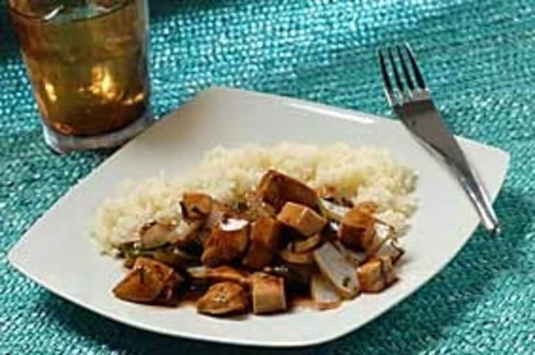 Pollo y tofu con salsa teriyaki