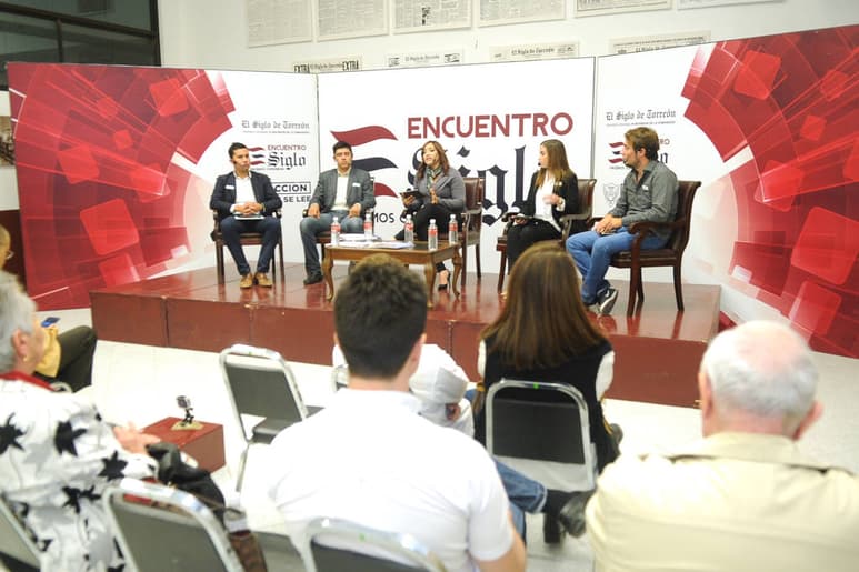 Se desarrolló la segunda edición del foro de debate, “Encuentro Siglo. Hacemos comunidad” para conocer opiniones y propuestas de jóvenes de la región, sobre un polémico y discutido tema como lo es el Sistema Nacional Anticorrupción.
