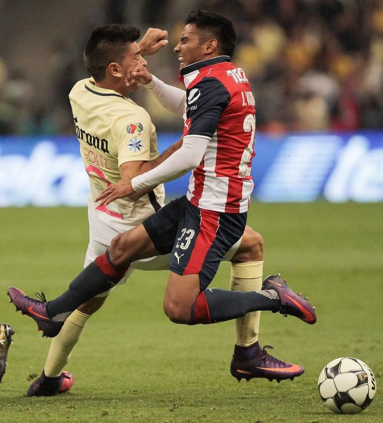 América no ha podido vencer a las Chivas en lo que va de la temporada. (ARCHIVO)