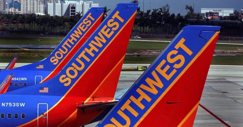 Funcionarios de la aerolínea dijeron que el vuelo y los pasajeros restantes llegaron a Orlando con poco más de una hora de retraso. (ARCHIVO)