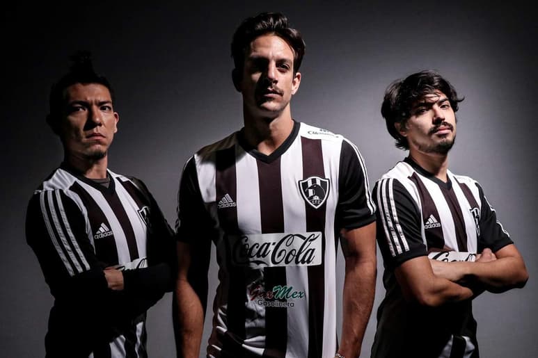 La producción planea tercera temporada de Club de Cuervos. (ESPECIAL)