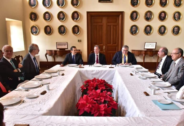 En el encuentro estuvieron presentes Pedro Aspe Armella, Francisco Gil Díaz, Ernesto Cordero Arroyo, David Ibarra Muñoz y Agustín Carstens Carstens. (TWITTER)