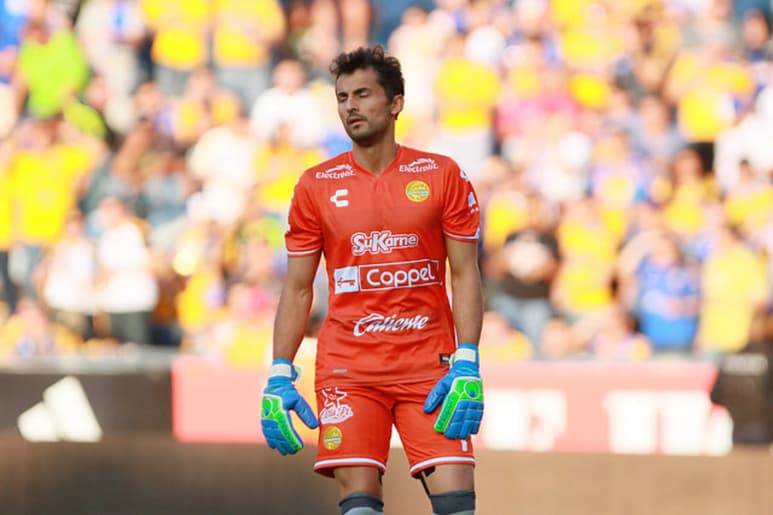 Tijuana se convertirá en el cuarto equipo de la Liga MX para Luis Ernesto Michel, tras defender las playeras de Chivas, Santos Laguna y Dorados de Sinaloa, además de que fue mundialista en Sudáfrica 2010. (ARCHIVO)