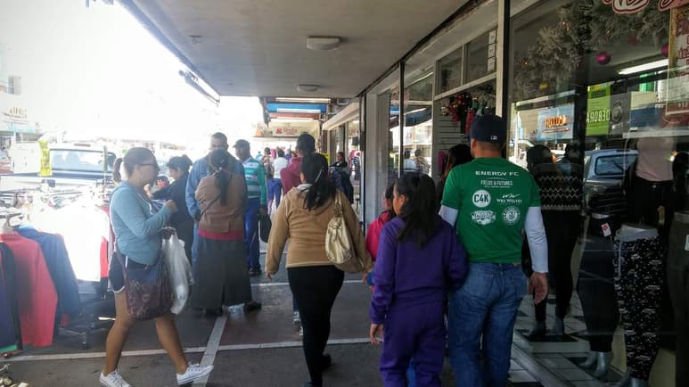 Los comercios comenzaron a recibir mayor cantidad de clientes durante este fin de semana, siendo los de mayor demanda aquellos negocios que cuentan con juguetes y electrónicos, pero también ropa y calzado. (EL SIGLO DE TORREÓN)