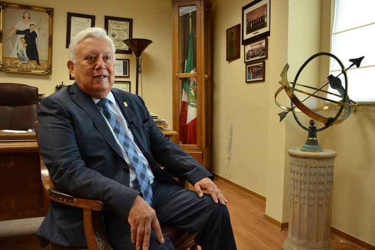 Abogacía. Luego de 49 años como abogado, el Magistrado Jesús G. Sotomayor, continúa con sus actividades ininterrumpidas. (Fernando Compeán)