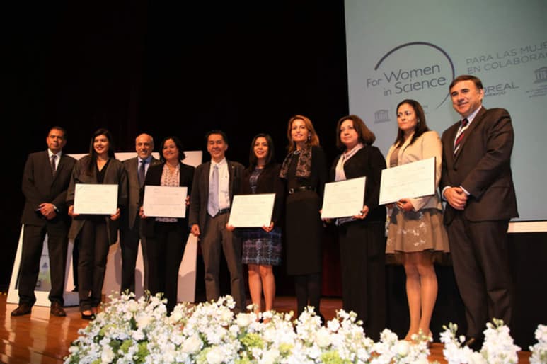 Galardón. Las doctoras Morelia Camacho Cervantes, Selene Lizbeth Fernández Valverde, Viridiana Yazmín González Puertos, Maritza Arlene Lara López y María Guadalupe Montes de Oca, fueron seleccionadas como beneficiarias de las becas L'Oréal-Unesco para mujeres en la ciencia.