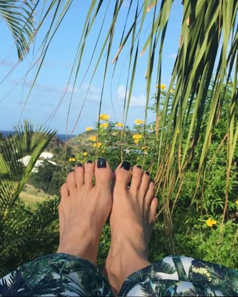 De inmediato, algunos usuarios de la red social dijeron que los pies de “Pau” son feos. La usuaria “kmagda_varelis” posteó: “Pies sin photoshop, verdaderamente feitos”. (INSTAGRAM) 
