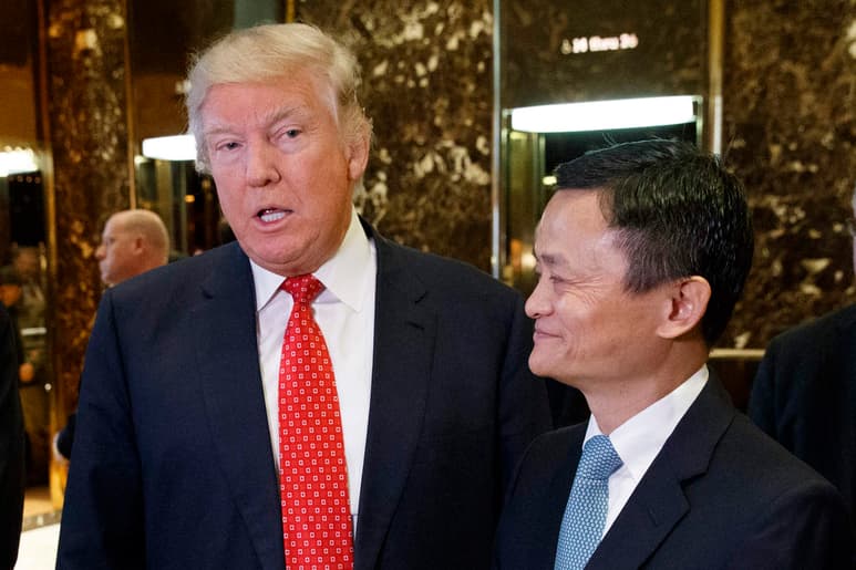 Trump dijo a reporteros en la Trump Tower de Manhattan que fue 'una gran reunión' y que Ma es 'un gran empresario'. (ARCHIVO)