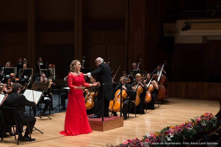 Concierto. Elina Garanca se presentó el sábado en el Teatro del Bicentenario en León, Guanajuato, donde inició su temporada artística en nuestro país. (CORTESÍA DE ARTURO LAVÍN GONZÁLEZ)