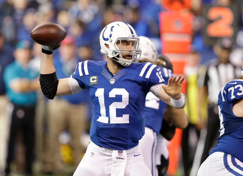 El mariscal de campo de los Colts de Indianápolis fue intervenido por una vieja lesión en el hombro. (AP)