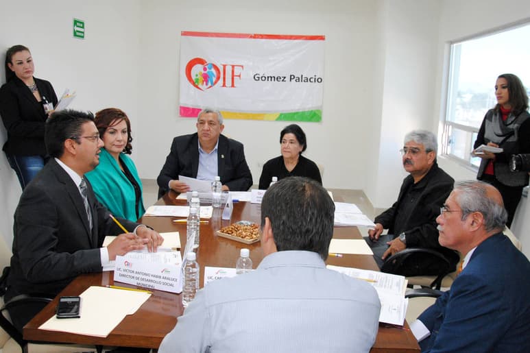 Sesionan. Se presentaron estados financieros y el proyecto de reglamento interior del DIF