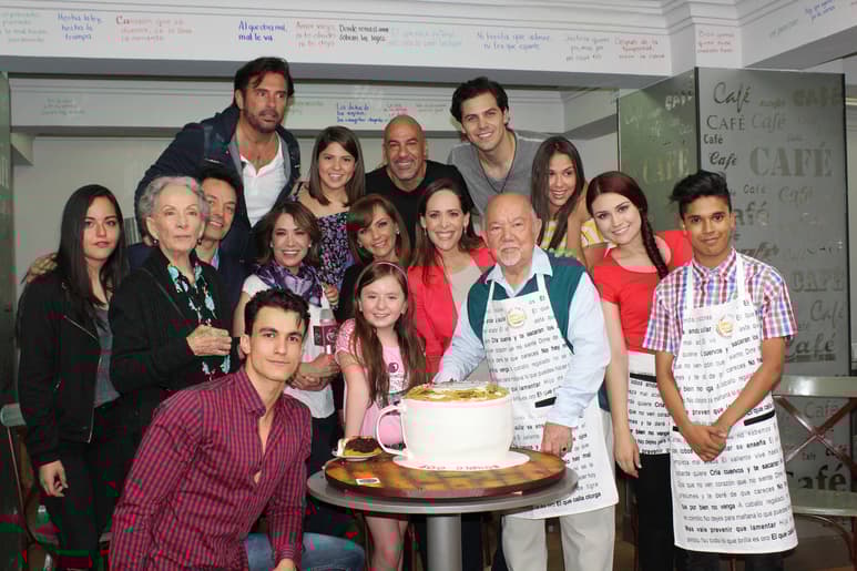 De fiesta. Celebraron la séptima temporada de este programa en compañía del elenco y Sergio Corona, el dueño de la cafetería.