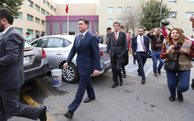 Con 18 horas cumplidas de prisión preventiva, el exgobernador Rodrigo Medina de la Cruz sale por amparo del penal de Topo Chico. (EFE)