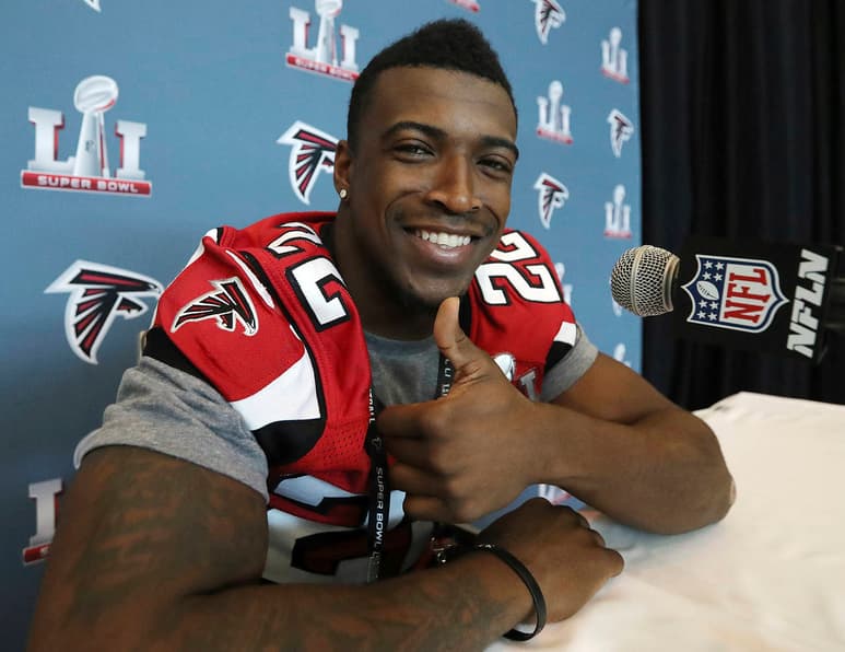 Keanu Neal, safety novano de los Falcons de Atlanta.