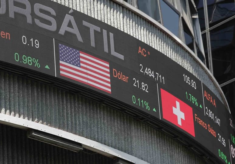 Contraria. La plaza bursátil mexicana cerró contraria a la tendencia en Wall Street.
