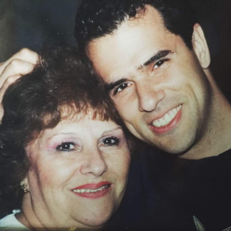 Marco Antonio Regil agradeció a sus seguidores y amigos las muestras de cariño y las oraciones para su madre. (TWITTER)