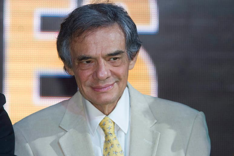El cantante mexicano José José, uno de los intérpretes latinos de más éxito por temas como El triste, Si me dejas ahora y La nave del olvido, festeja este viernes 69 años de vida. (ARCHIVO)