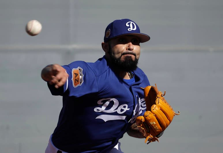 Sergio Romo llegó a las Grandes Ligas en 2008 y siempre había jugado con los Gigantes de San Francisco. (AP)