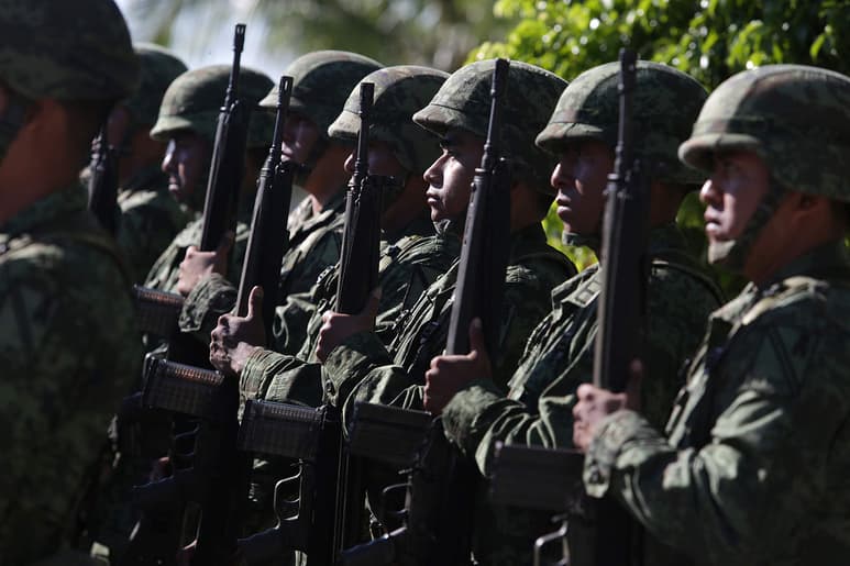 Matan a 45 militares al año