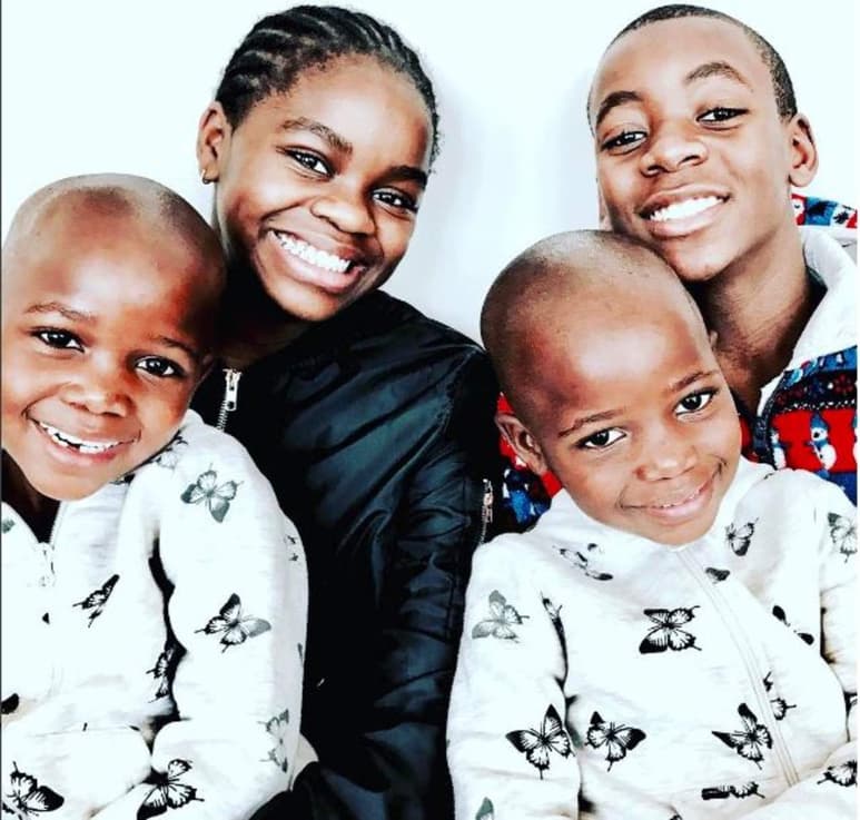 La cantante recién adoptó a unas niñas gemelas. (INSTAGRAM)