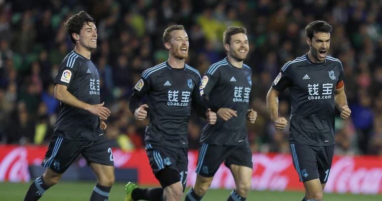 Con la victoria, la Real Sociedad llegó a 48 puntos y se puso momentáneamente en el cuarto lugar de la clasificación. (EFE)