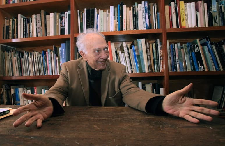 Pitol ha destacado por sus novelas colmadas de humor refinado y mordaz, a través de las cuales ofrece una mirada a la realidad. (ARCHIVO)