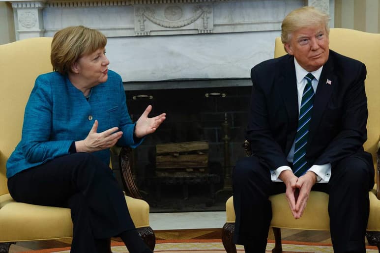 Fríos. Con una evidente distancia concluyó ayer la reunión entre la canciller Merkel y el presidente Trump en la Casa Blanca. (AGENCIAS)