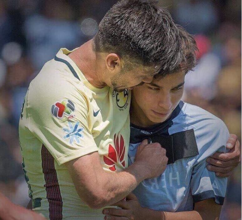 A través de su cuenta oficial de facebook el 'Cepillo' externó su admiración por el tabasqueño.