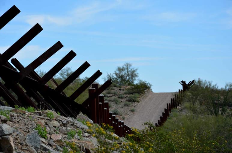 Defensa. Gobernadores de la tribu binacional Tohono O’odham advierten que no permitirán la construcción de una muralla.