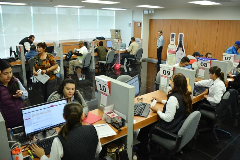 Contribuyentes. El Sistema de Administración Tributaria, busca evitar aglomeraciones, traslados y tiempos de espera. (EL SIGLO DE TORREÓN)