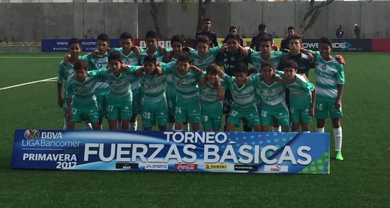 Los albiverdes se las verán hoy con el Rebaño Sagrado. Avanza Santitos a cuartos en la Sub-13