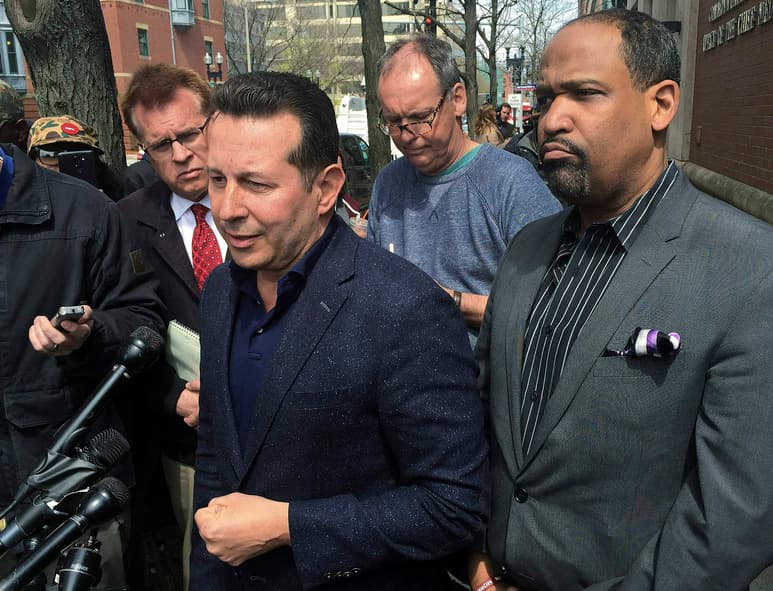 José Baez, abogado de Hernández, explicó que que la familia pidió que el cerebro fuera entregado a los investigadores de la Universidad de Boston luego de que los forenses confirmaran las causas de la muerte. (AP)