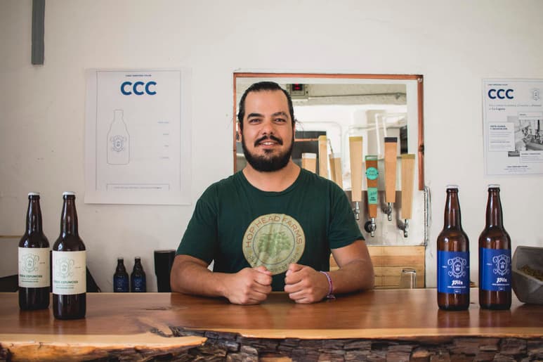 La pasión de Emilio es hacer cervezas. (FOTOGRAFÍAS: MICHEL MORÁN)
