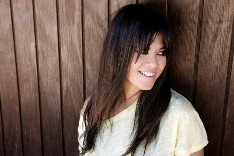 “Para este tema, he decidido apostar por un sonido similar al de mi último disco, Munay, que es contundente y muy directo. Me gusta que mis canciones tengan la misma fuerza que las historias que cuentan”, explica Vanesa.