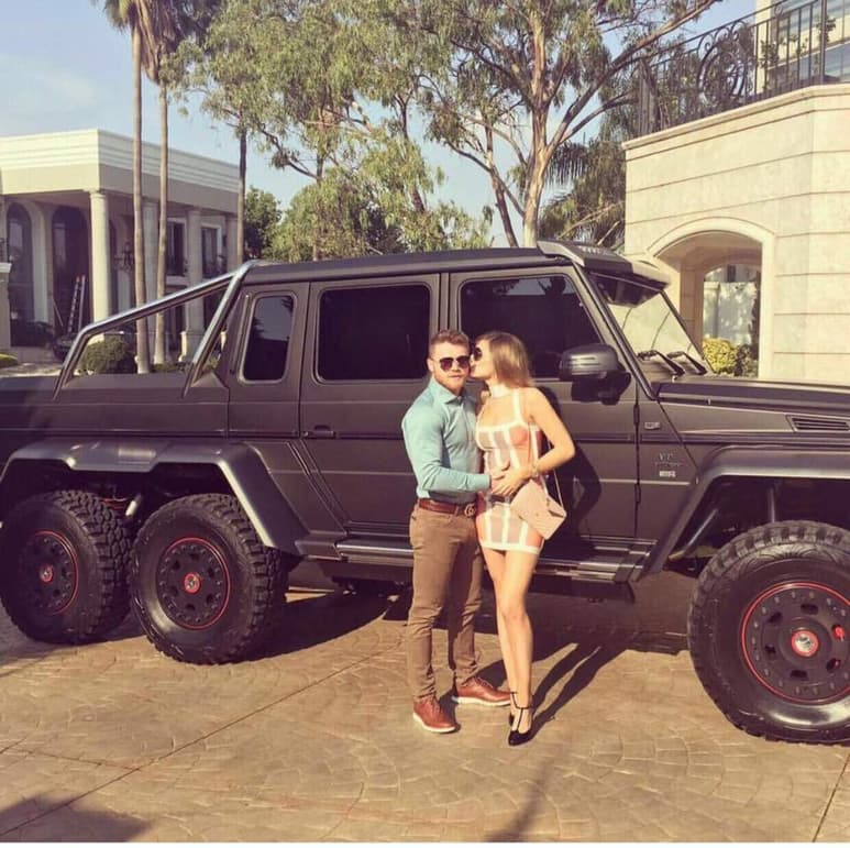 La camioneta de la cual bajó el “Canelo” es una Mercedes Benz G63 AMG 6x6, tiene un precio en el mercado de 975 mil dólares, casi 20 millones de pesos, y actualmente no se encuentra en México. (TWITTER)