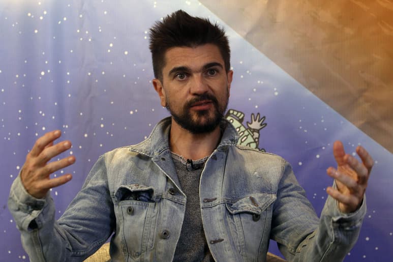 El cantante estrenó su nuevo material que lo componen 12 temas. (ARCHIVO)