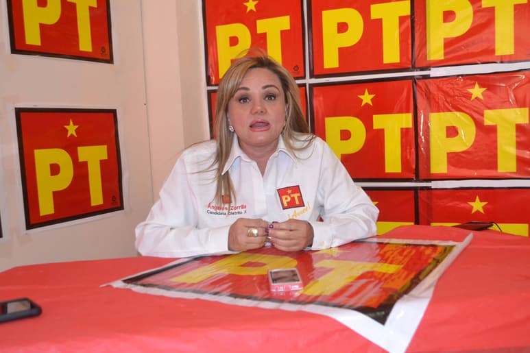 Incidente. La aspirante hizo público el altercado con las lideresas en una colonia de Torreón. (ANGÉLICA SANDOVAL)