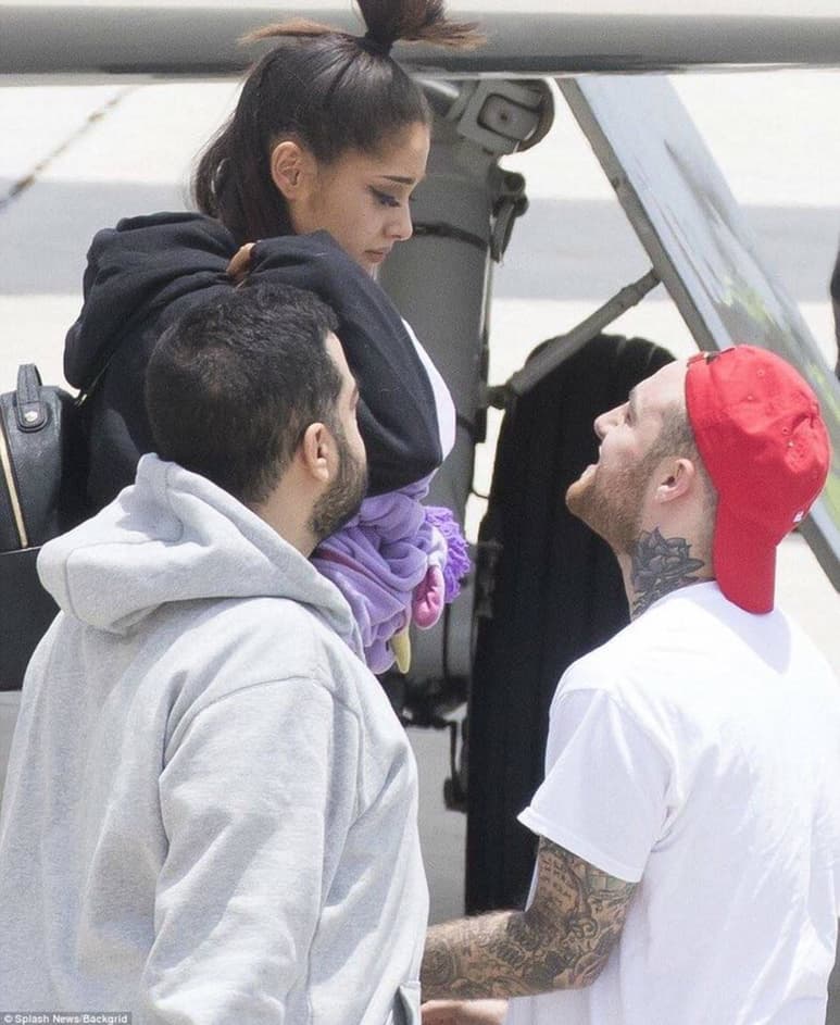 La llegada. En el aeropuerto de Florida, a la cantante ya la esperaba su novio, el rapero estadounidense Mac Miller.