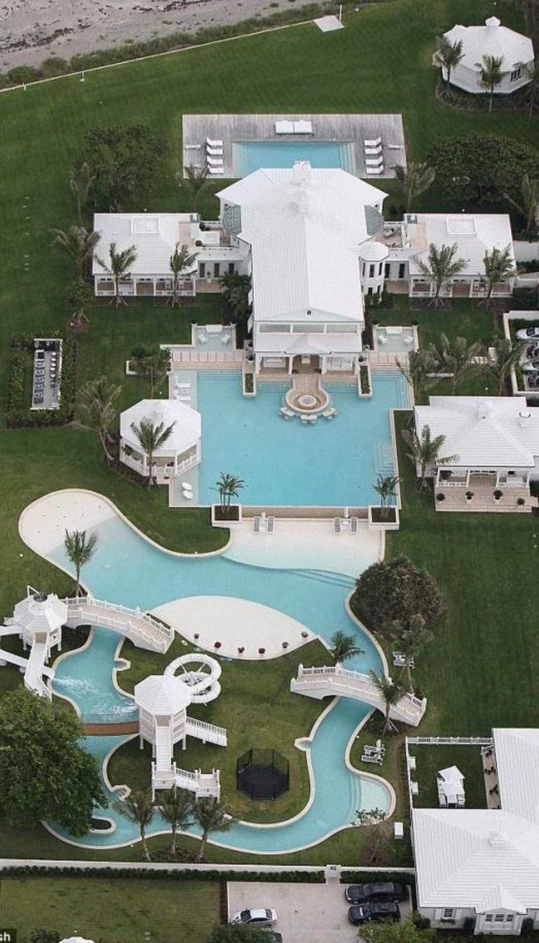El complejo de 5.7 acres, con múltiples edificios y varios toboganes acuáticos, fue vendido tras cuatro años de haberlo puesto a la venta por 72.5 millones de dólares. (TWITTER)