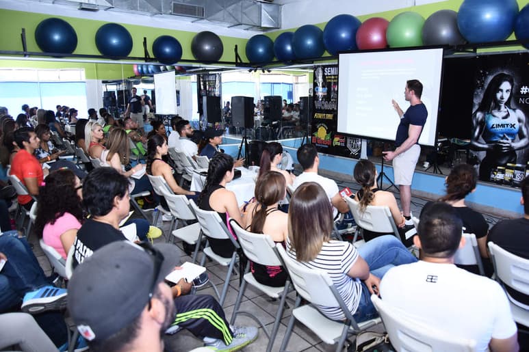 Alrededor de 120 participantes se dieron cita durante los pasados sábado y domingo para escuchar las interesantes propuestas de entrenamiento.