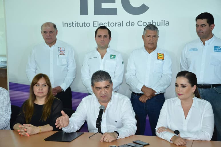 En conferencia de prensa dijo que respetará la batalla legal de sus adversarios. (FERNANDO COMPEÁN)