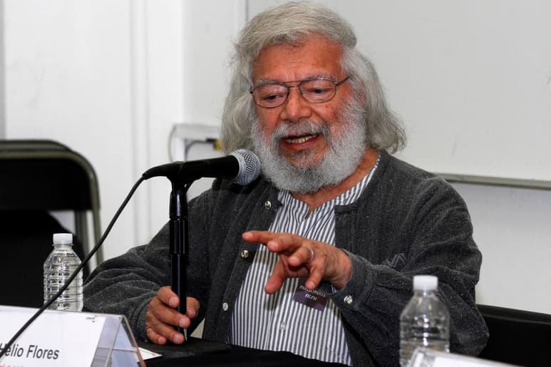 Inquieto. Helioflores es un monero preocupado no sólo por variar en su discurso, sino en las técnicas y estilos que utiliza en su trazo.