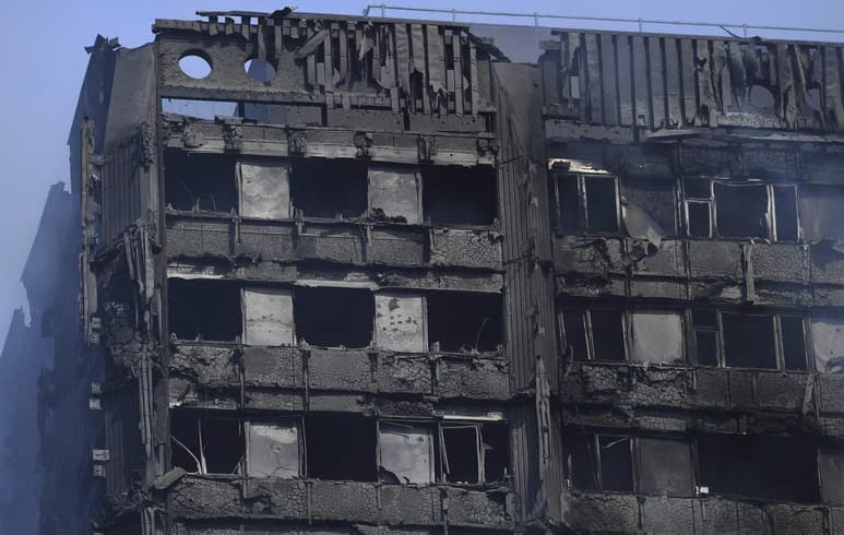 El incendio, del que aún se desconoce la causa, comenzó a las 00:15 GMT de este miércoles y ha dejado al menos doce muertos y más de 70 heridos, que han sido hospitalizados en centros médicos de la capital. (EFE)