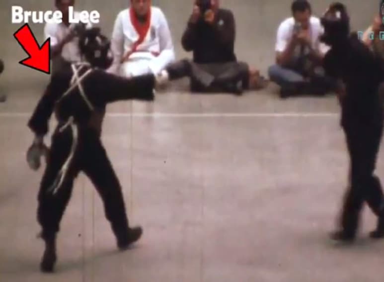 Cada uno de sus movimientos deja ver las cualidades de Lee como peleador. (YOUTUBE)