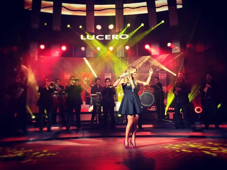 Está de vuelta. La actriz y cantante presentó su nuevo tema en los programas Al aire con Paola y Hoy, de Las Estrellas. (ESPECIAL)
